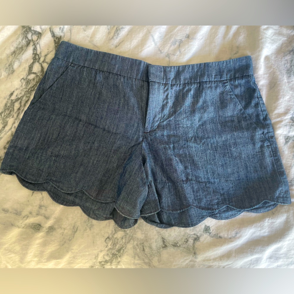 Club Monaco Low Rise Shorts with Scalloped Edges